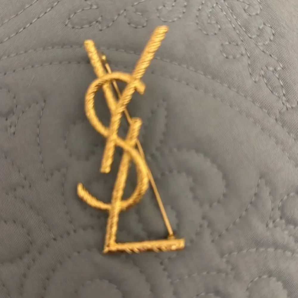 Classic Brooch